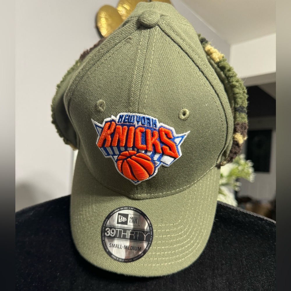 Knick’s New Era Winter Ear Trapper Hat size s/m